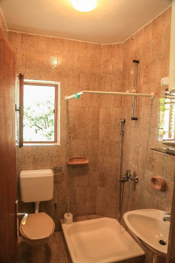 Marivo Guest House Molunat Bagian luar foto