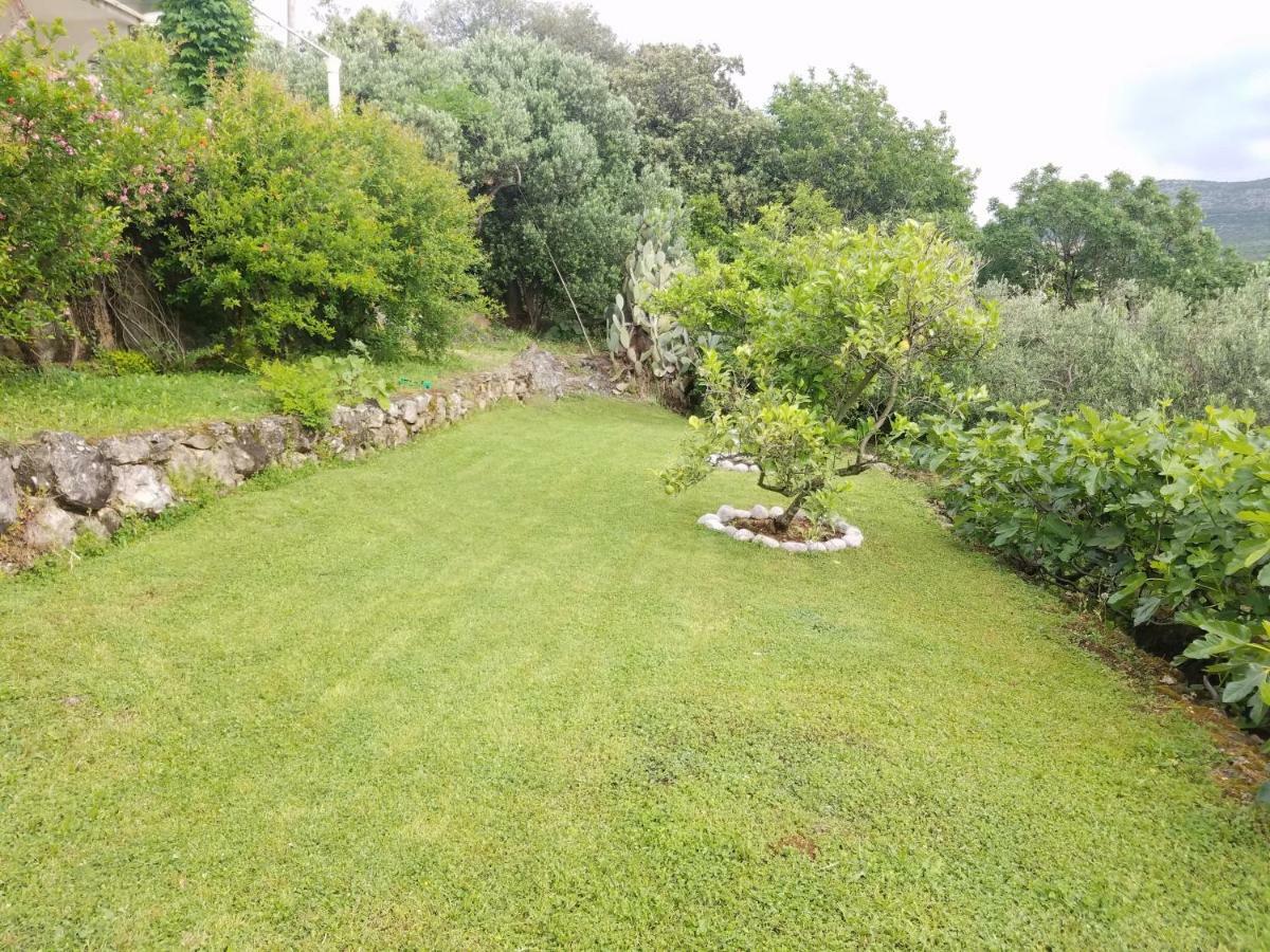 Marivo Guest House Molunat Bagian luar foto